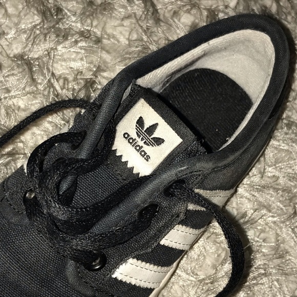 Adidas kids sneakers - Picture 2 of 8